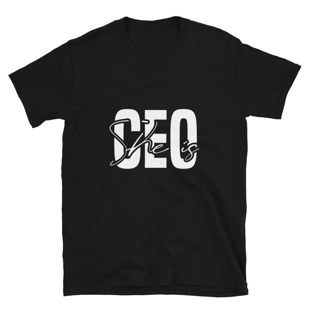 Sie ist CEO Fit Unisex Softstyle T-Shirt