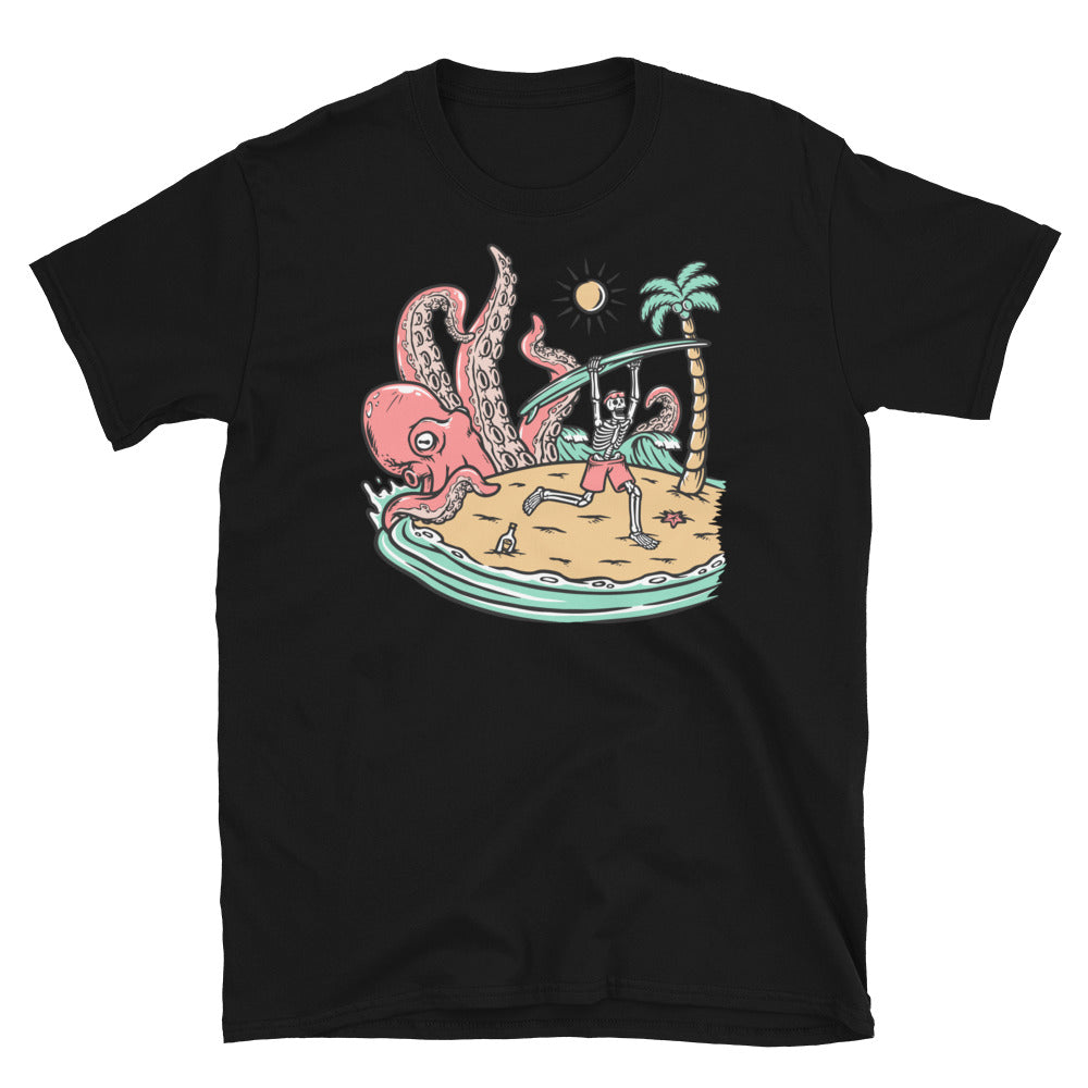 Oktopus-Angriffsschädel am Strand Fit Unisex Softstyle T-Shirt