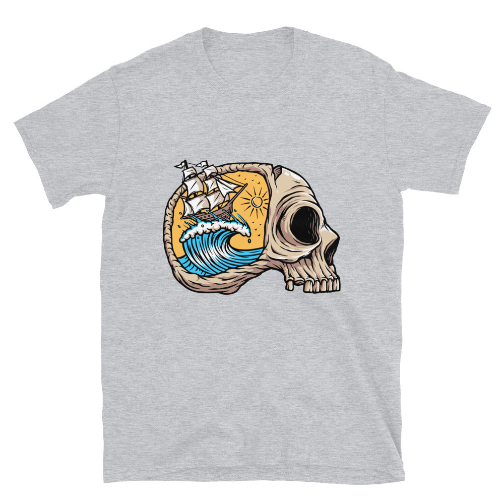 Segeln auf dem Ozean des Grauens. Fit Unisex Softstyle T-Shirt