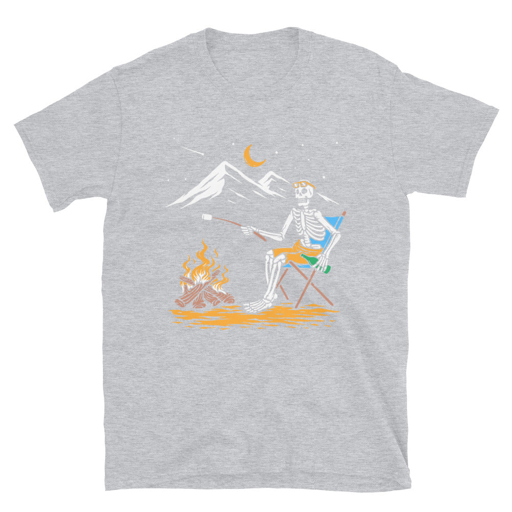 Entspannen am Lagerfeuer. Fit Unisex Softstyle T-Shirt