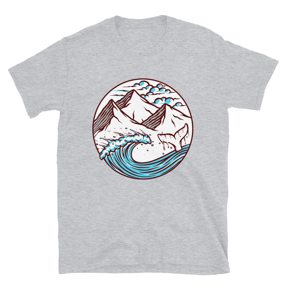 Blick auf das Meer und die Berge. Passgenaues Unisex-Softstyle-T-Shirt