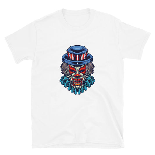 Gruseliger Clown mit Hut der amerikanischen Flagge. Unisex-Softstyle-T-Shirt