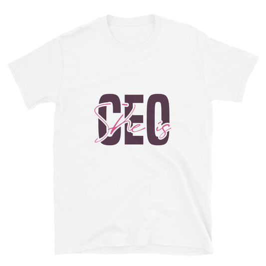 Sie ist CEO Fit Unisex Softstyle T-Shirt