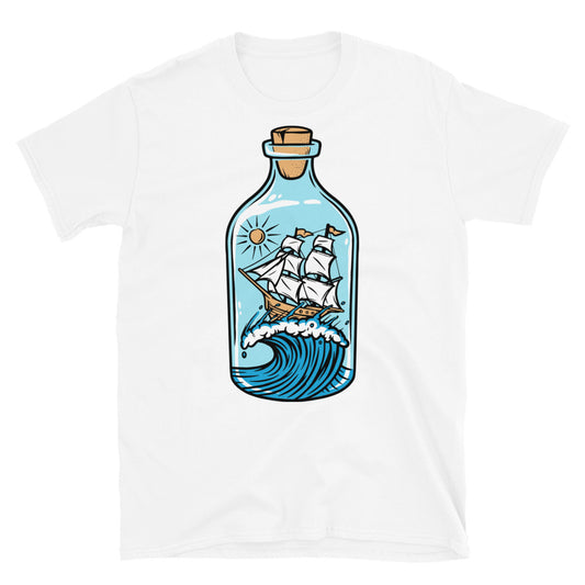 Navega en una botella Fit Camiseta unisex Softstyle