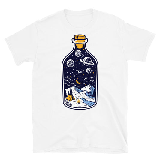 Montaña de noche en una botella Fit Unisex Softstyle Camiseta