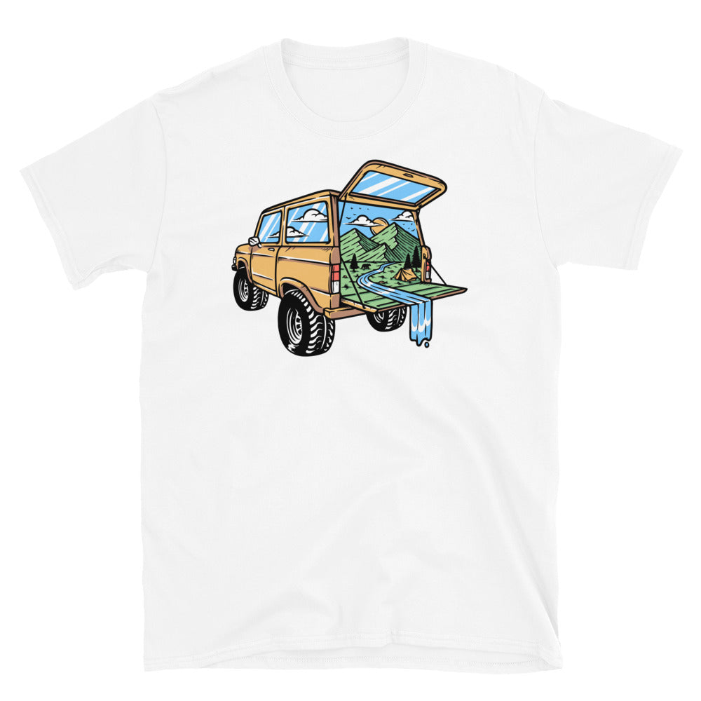 Bergblick im Auto Fit Unisex Softstyle T-Shirt