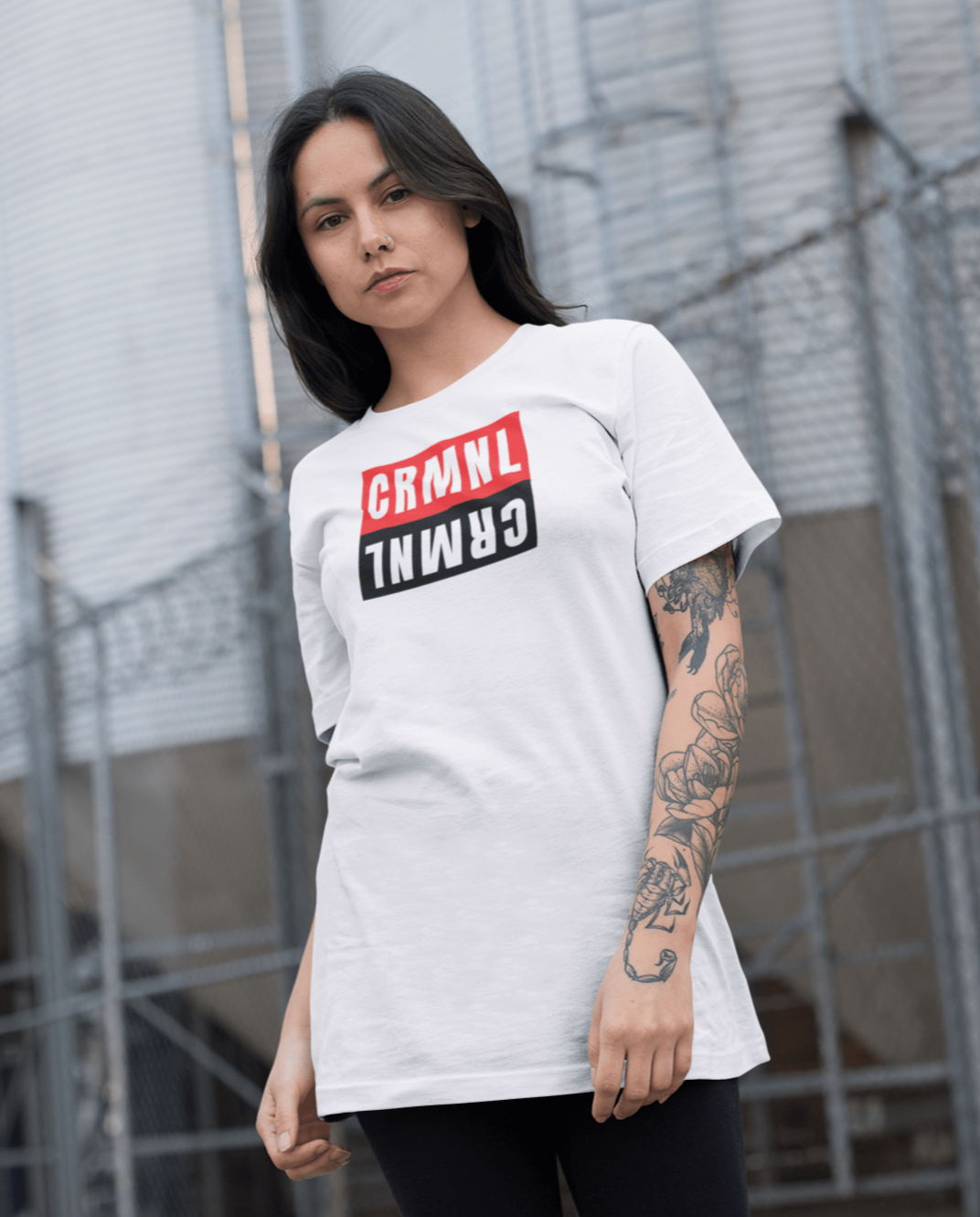 Camiseta ajustada con la marca Criminal 'CRMNL